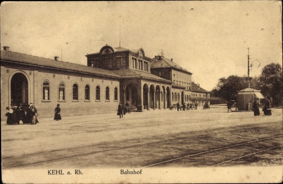 Ak Kehl am Rhein, Bahnhof, Straßenansicht