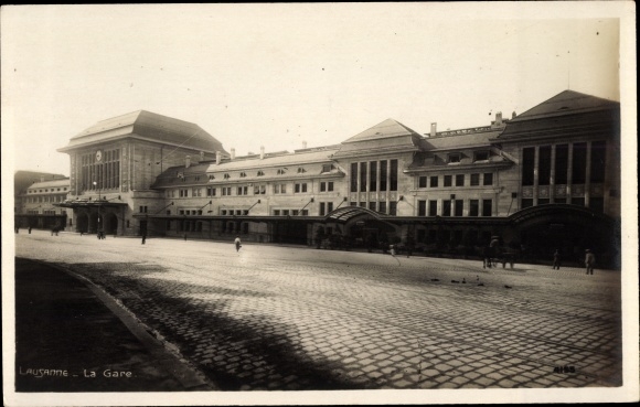Ak Lausanne Kanton Waadt, La Gare, Bahnhof, Straßenansicht