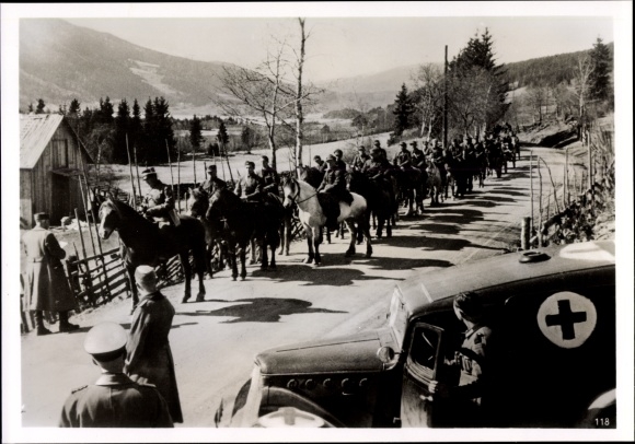 Photo Norwegian troops go into German captivity, prisoners of war, May 1940, II WW