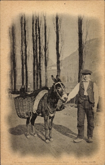 Postcard Hautes Pyrenees, Costumes du Pays