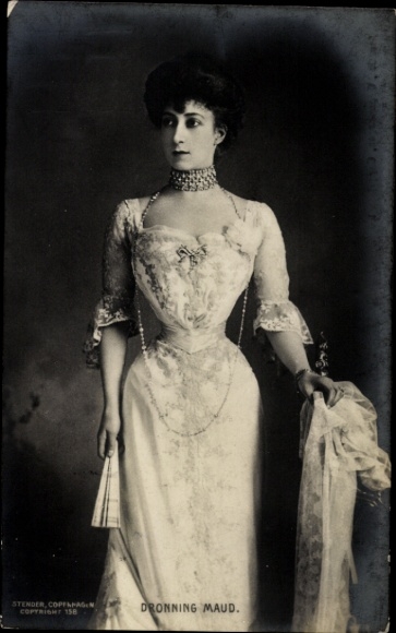 Ak Königin Maud von Norwegen, Portrait, Wespentaille, Fächer