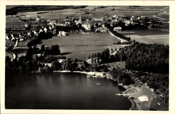 Ak Buxheim in Schwaben, Luftaufnahme, Dorfansicht, Gewässer, Wald, schwarz-weiß