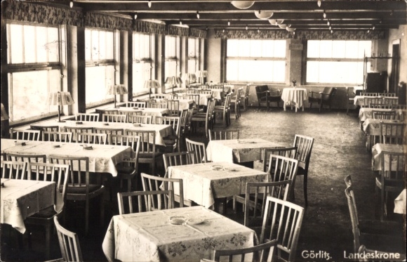 Ak Görlitz in der Lausitz, Restaurant mit Tischen und Stühlen, helle Fenster, Gemütliche Atmosphä