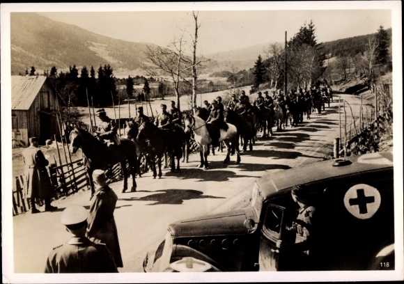 Photo Norwegian troops are taken prisoner by the Germans, May 1940