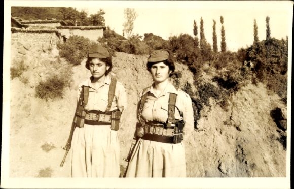 Foto Ak Iran, Kriegerinnen, Komalah