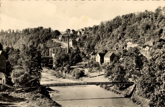 Postcard Rochsburg Lunzenau in Saxony, view of a village with church, houses and bridge, river in the foreground