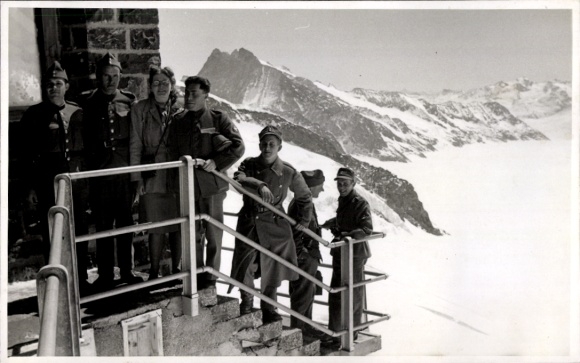 Picture PC Switzerland, soldiers in uniforms, mountains