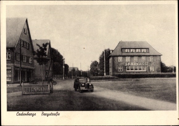 Ak Cadenberge Landkreis Cuxhaven, Bergstraße mit Sparkasse, Auto