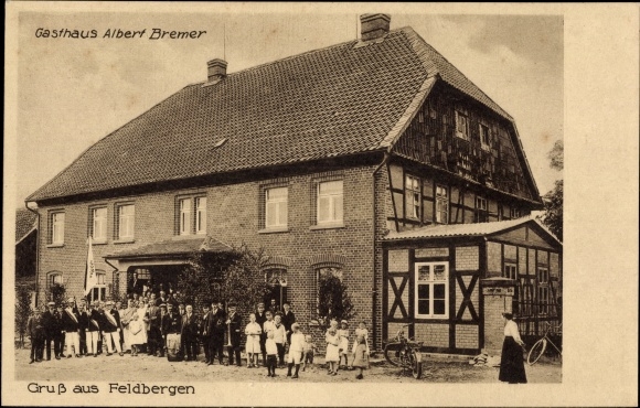 Ansichtkaart Feldbergen Söhlde in Nedersaksen, Gasthaus Albert Bremer, totaaloverzicht, groepsportret