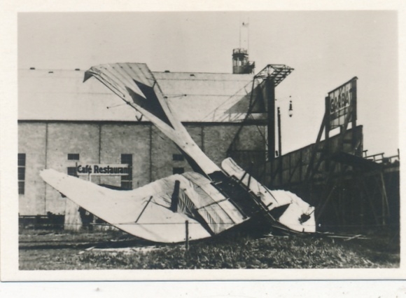 Collective picture heroes of the air, series G Picture 48 Crash landing of a military aircraft in Johannisthal