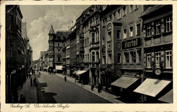 Ak Freiberg in Sachsen, Straße mit Häusern, Geschäften, Personen, alte Architektur