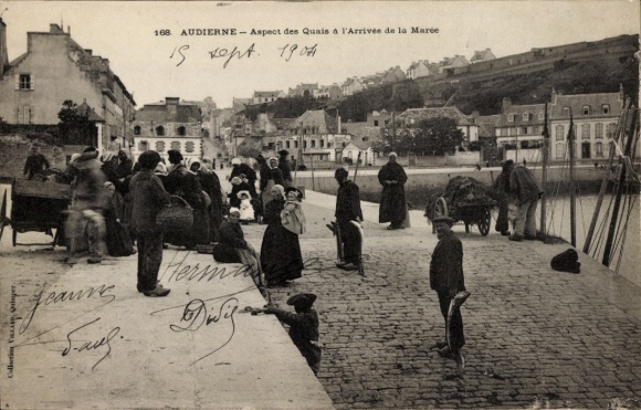 Postcard Audierne Finistère, aspect of the quays