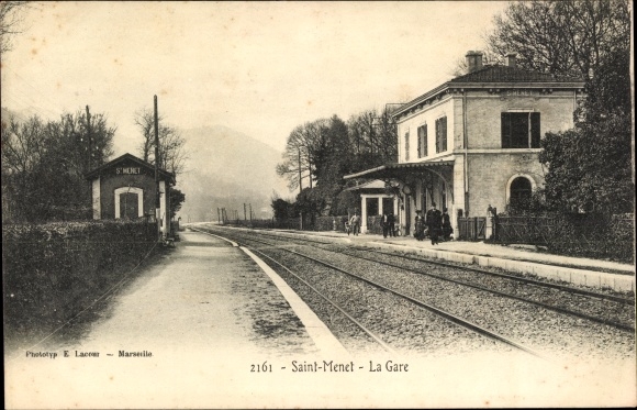 And Menet Cantal, La Gare