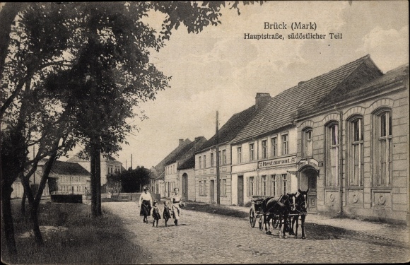 Ak Brück in Brandenburg, uitzicht op de hoofdstraat, zuidoostelijk deel, restaurant, eigenaar August Gieram