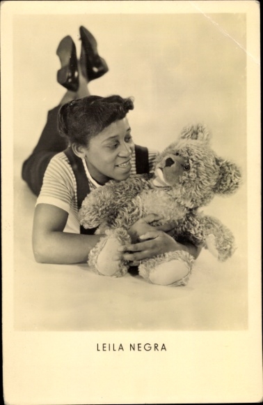 Postcard actress Leila Negra, portrait, teddy bear