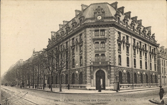 Ak Paris IV Ile de la Cité, Caserne des Célestins, gebouw, straatzicht, bomen