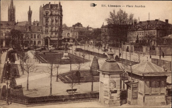 KP Limoges Haute Vienne, Place Jourdan, parki, drzewa, posągi