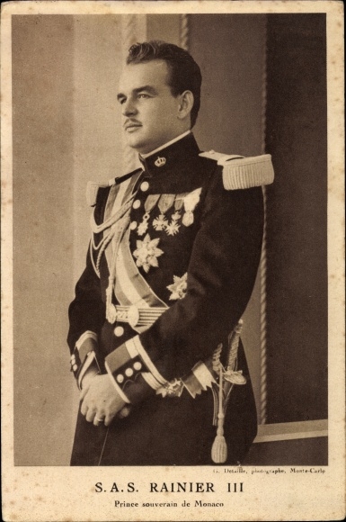 Postcard Prince Rainier III. of Monaco, portrait in uniform, medal, dagger