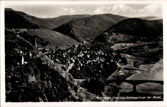 Ak Treis Karden an der Mosel, Fliegeraufnahme, Siebengebirge, Mosel
