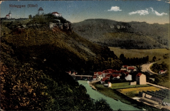 Ak Nideggen in der Eifel,  Landschaft, Fluss, Gebäude, Berge