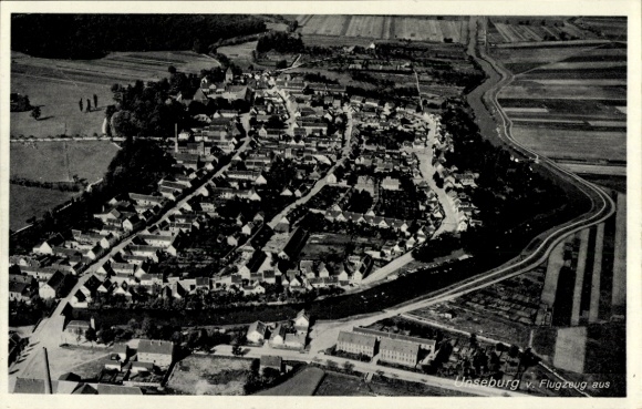 Ak Unseburg an der Bode Salzlandkreis, Luftaufnahme von  umliegende Felder,  Gebäude
