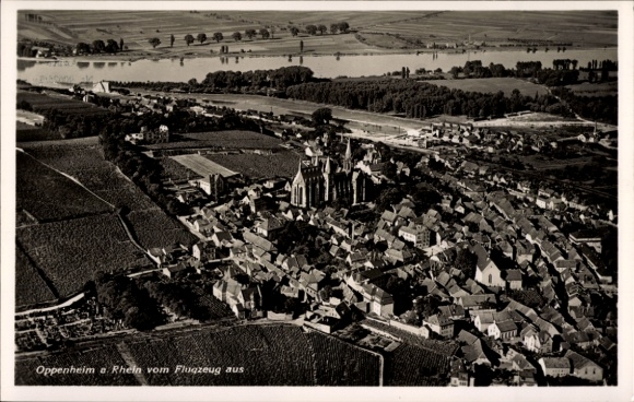 Ak Oppenheim am Oberrhein, Luftaufnahme von Oppenheim, Flusslandschaft,  Gebäude