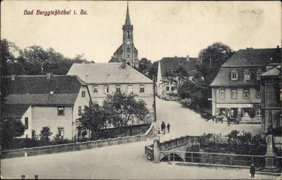 Ak Berggießhübel in Sachsen, straat, kerk