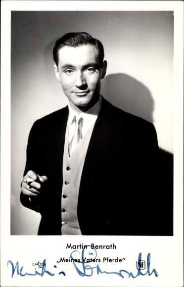 Postcard actor Martin Benrath, portrait with cigarette, my father&#39;s horses