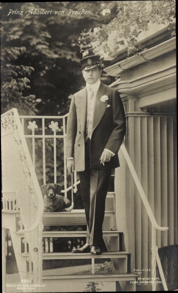 Ak Adalbert Prins van Pruisen op een trap, teckel, Liersch 2096