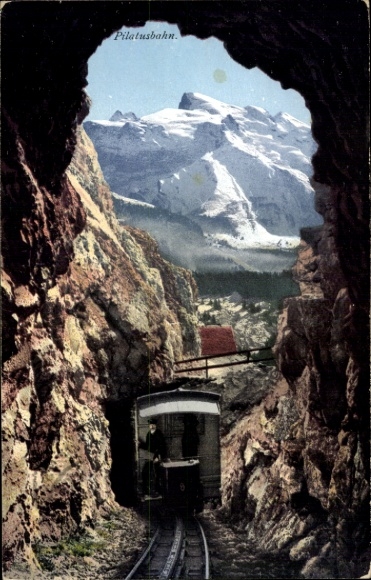Ak Die Pilatusbahn fährt aus dem Tunnel, Fahrer, Alpen, Titlis