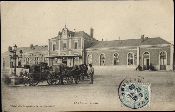 Postcard Laval Mayenne, La Gare, Kutschen