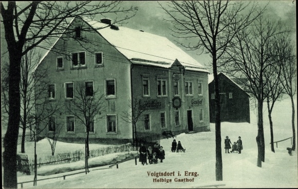 PC Voigtsdorf Dorfchemnitz in the Ore Mountains, Helbigs Gasthof, winter view, children with sleds
