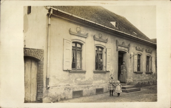 Zdjęcie KP Biederitz w Saksonii-Anhalt, budynek mieszkalny, mieszkańcy, dzieci