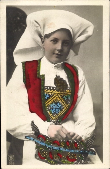 CPA Hardanger Norvège, kobieta w stroju narodowym, portret, korona Hardanger