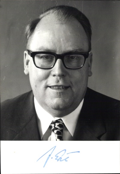 Postcard politician Josef Ertl, Federal Minister of Food, Agriculture and Forestry, autograph