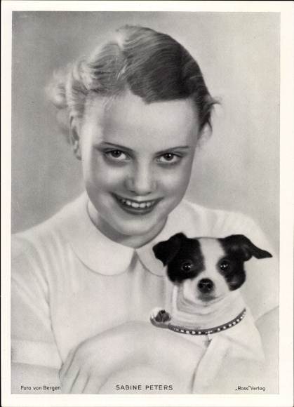 Photo actress Sabine Peters, portrait with dog