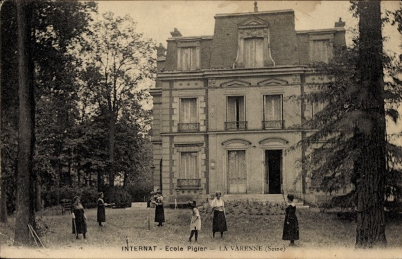 Postcard La Garenne Colombes Hauts de Seine, Ecole Pigler, boarding school, building, trees, children playing