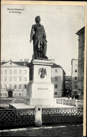 Ak Salzburg in Österreich, Mozart-Denkmal, Statue von Mozart, Adler, Schriftzug MOZART