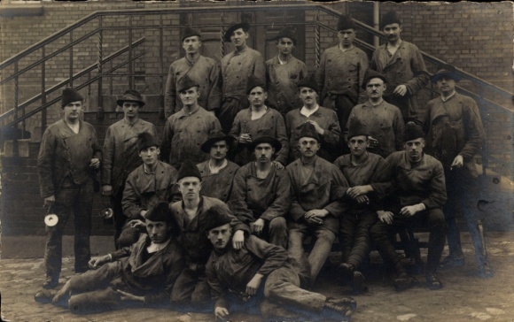 Zdjęcie KP Bernburg an der Saale, górnicy kopalni soli, zdjęcie grupowe, 1920 r.