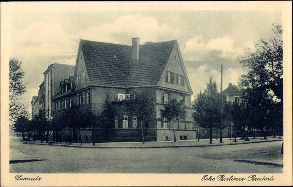 Postcard Diemitz Halle Saale Saxony Anhalt, Berliner Strasse corner Breite Strasse
