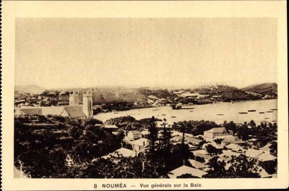 KP Noumea Nowa Kaledonia, Vue generale sur la Baie, kościół, domy