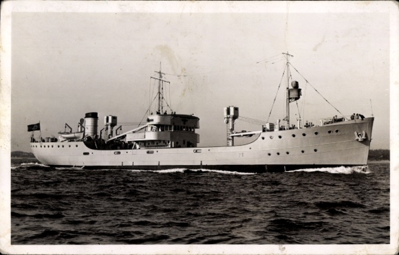 Foto Ak Deutsches Kriegsschiff, U-Boot Tender Memel, Kriegsmarine