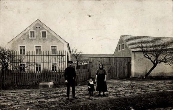 foto Ak troepen Königswartha in Oberlausitz, boerderij, huis, familie