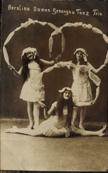 Postcard Berolina Ladies, Vocal and Dance Trio