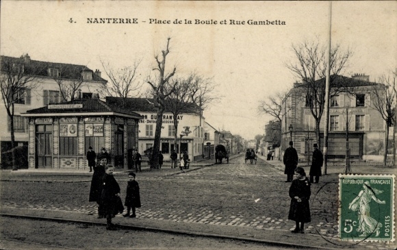 Ak Nanterre Hauts de Seine, Platz mit Straßenansicht, Menschen auf der Straße, Poststempel, franz