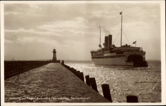 Postcard Sassnitz on Rügen, arrival of the ferry Germany