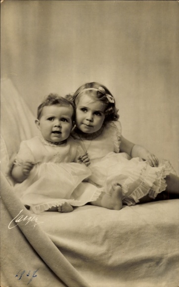 Postcard Princesses Margaretha and Birgitta of Sweden, portrait