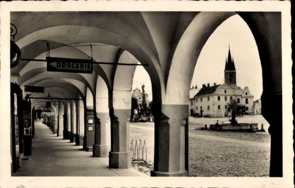 Ak Telč Teltsch Region Hochland, Markt mit Brunnen