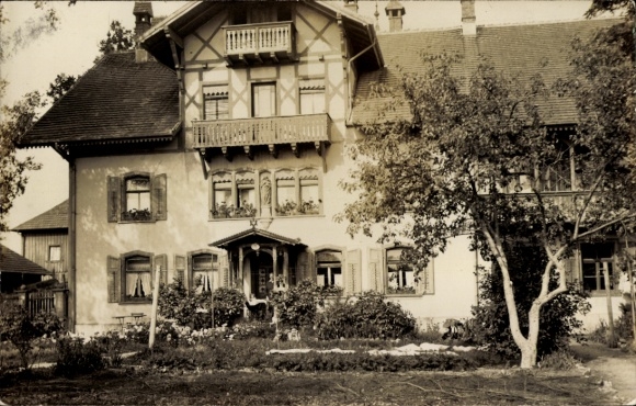 Foto Ak Hüfingen im Schwarzwald, Villa, Gartenansicht