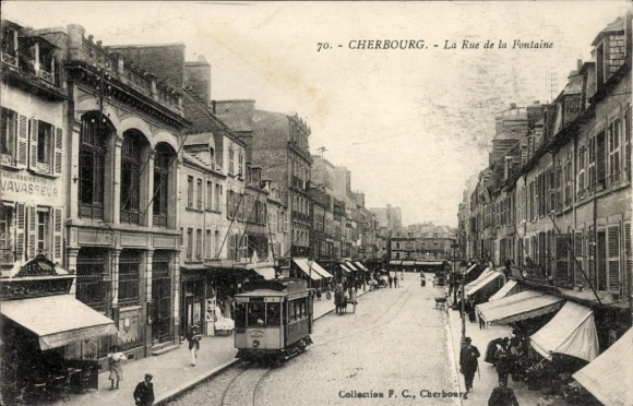 Postcard Cherbourg Octeville Manche, vue generale de la Rue de la Fontaine, tram